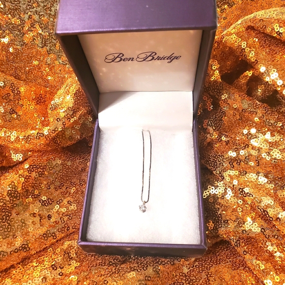 18 karat SI signature Ben Bridge Diamond Pendant - Picture 1 of 16